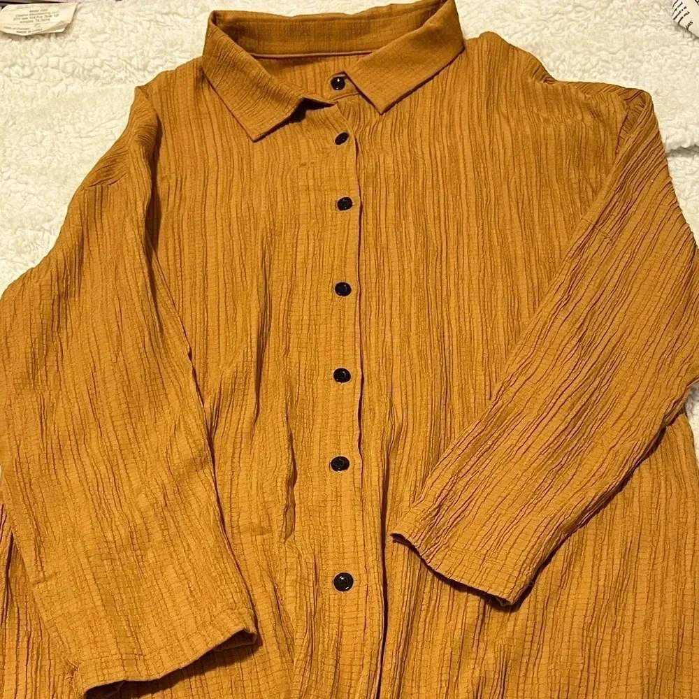 Elegant Gold Button up Long sleeve Blouse size XL loose fitting flared hem - Picture 7 of 16